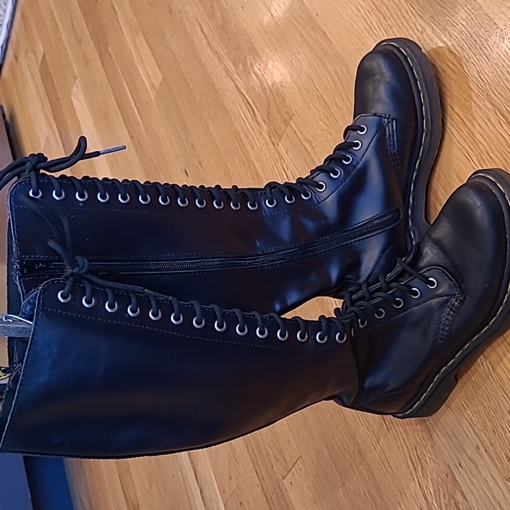 Dr. Martens 20eye Boots - Picture 4 of 7